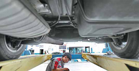 'Three guarantees' aimed at improving natl auto industry