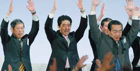 Dropping 'no-war' pledge a part of Abe's strategy
