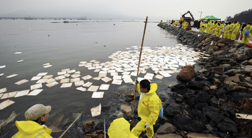 S. Korea cleans up after oil spill