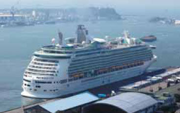 Hong Kong's cruise liners courting mainland visitors