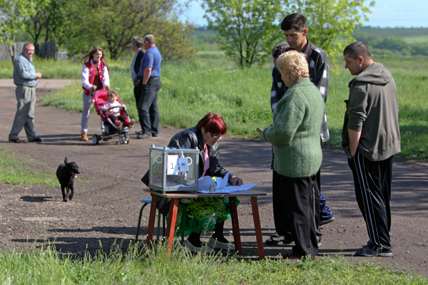 Ukraine regions vote on autonomy