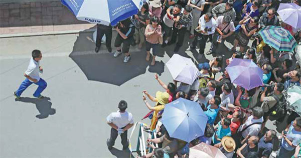 Nearly 10 million take gaokao