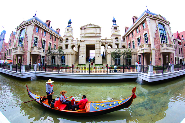 Oriental City of Canals takes shape in Dalian