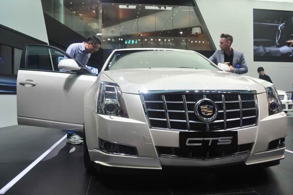 Global automakers target luxury segment in China