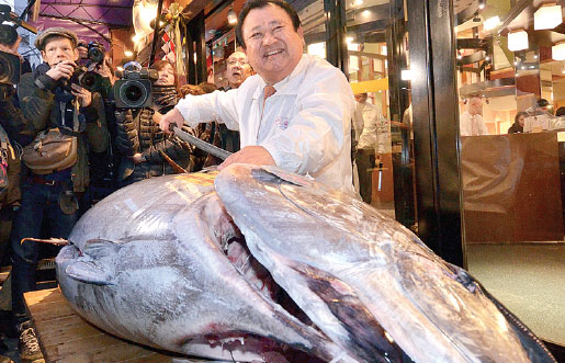 Giant bluefin tuna nets $37,500 at first Tokyo fish auction of year