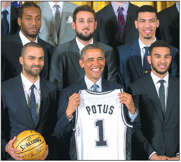 Obama toasts, teases Spurs