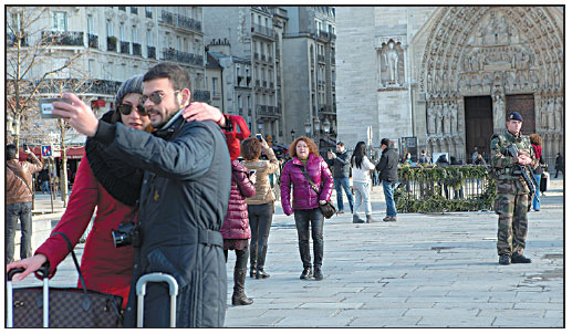 Tourist numbers in Paris drop following recent terror attacks