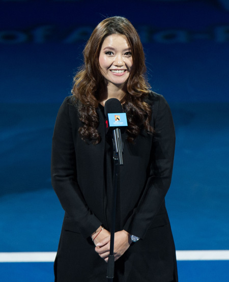 Expectant Li Na's news thrills crowd