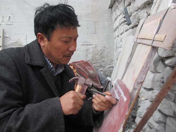 Craftsman keeps tradition carved in stone