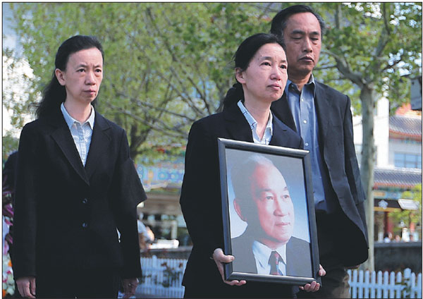 Funeral held for pioneering space scientist