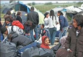 Greek police step up evacuation of Idomeni migrant camp