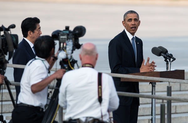 Obama pays tribute at nuclear memorial