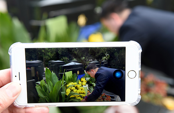 App offers live streaming of tomb sweeping service