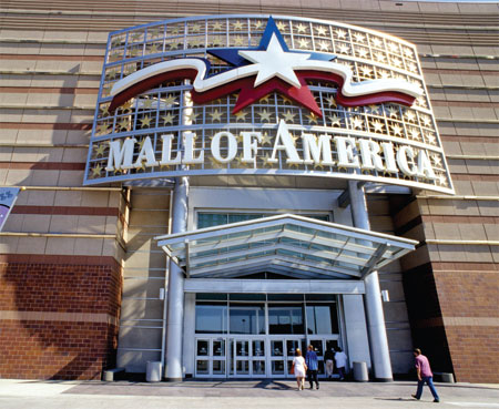 Minnesota's giant Mall of America goes after Chinese tourists