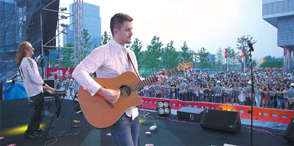 French songwriter lets his music do the talking in China