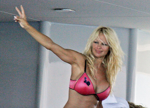 Pamela Anderson marries Kid Rock in France