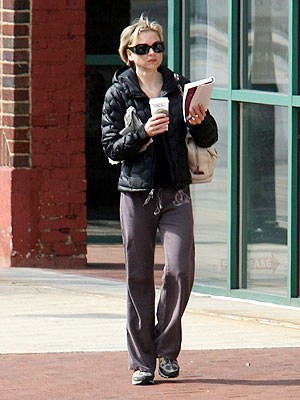 New style: Celebs toting coffee cup
