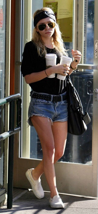 New style: Celebs toting coffee cup