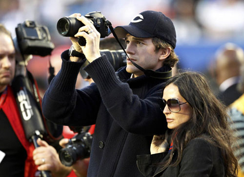 Demi Moore,Kutcher and other celebs at NFL's Super Bowl XLIV football game 