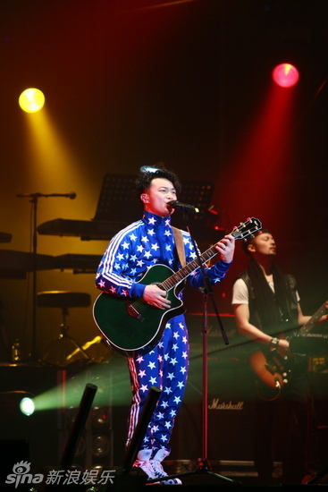 Eason Chan Wraps Up Beijing Concert