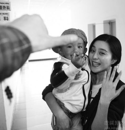 Fan Bingbing helps children fight heart defects