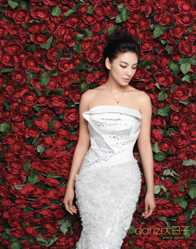 Zhang Yuqi's graceful bridal look