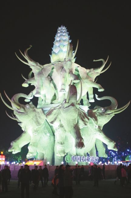 Zigong lanterns break three Guinness records