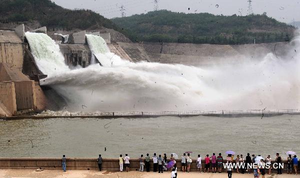 Tourism festival highlights reservior water discharging