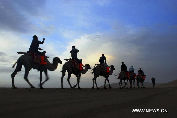 Tourism booms in NW China's Dunhuang