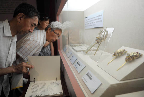 Ming relics exhibited in Beijing