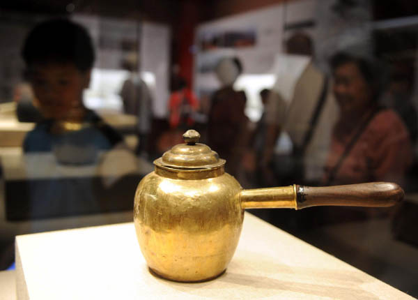 Ming relics exhibited in Beijing