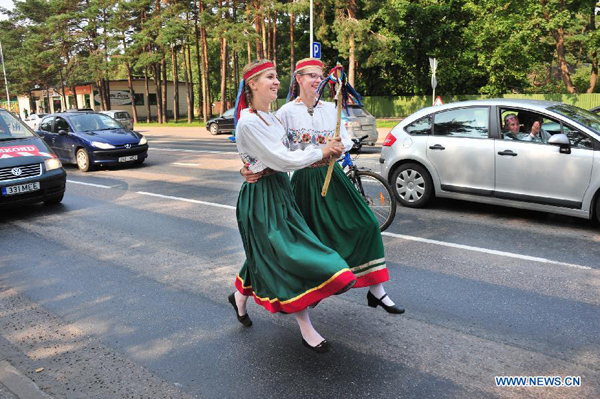 Enjoy folk dance in Estonia