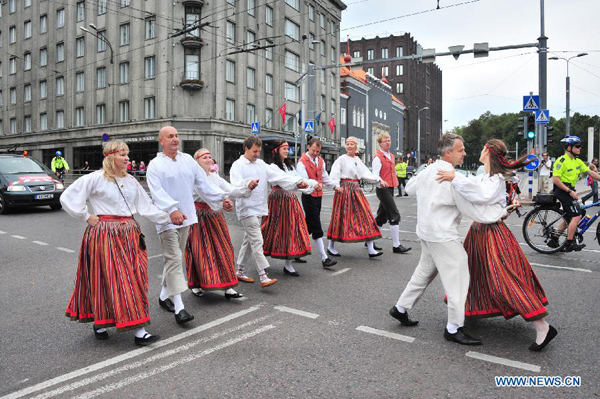 Enjoy folk dance in Estonia