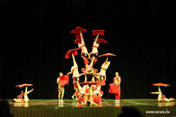 Yunnan Acrobatics Troupe perform in India