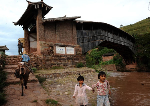 Shundang Caifeng Bridge with antique flavour