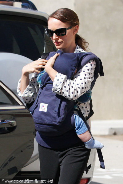 Star Tracks in March:Gwen Stefani takes her boys out