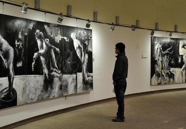 Greek artist's artworks exhibited in China's Xi'an