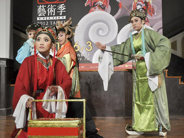 Actors perform in 2012 Taipei Traditional Arts Festival