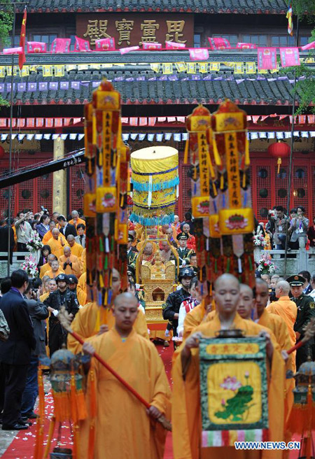 Buddha's parietal-bone relic sent to Hong Kong for public worship