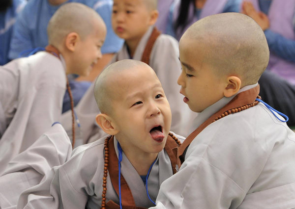 S Korean children experience monks' life