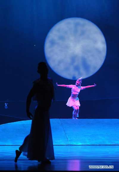 Artists perform epic dance in Beijing