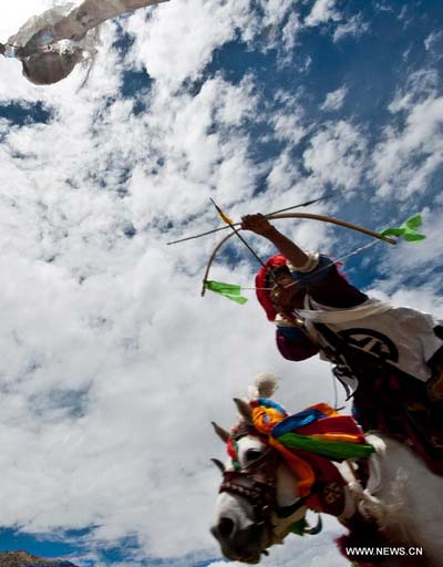 Tibetan farmers celebrate Ongkor Festival