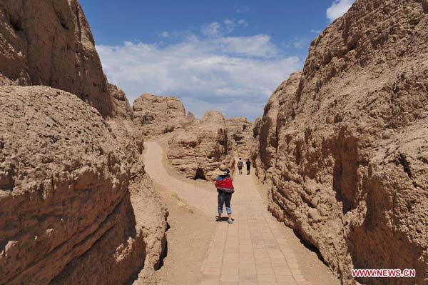 Karakol Lake embraces tourism peak in Xinjiang