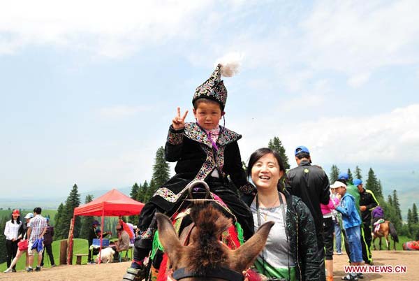 Karakol Lake embraces tourism peak in Xinjiang