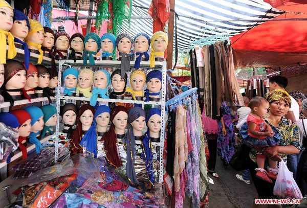 Bazaar attracts visitors in Yining, China's Xinjiang