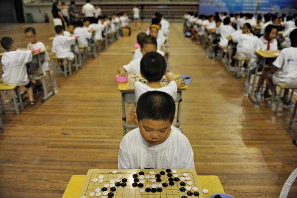 Children play chess, Chinese chess and other mind games