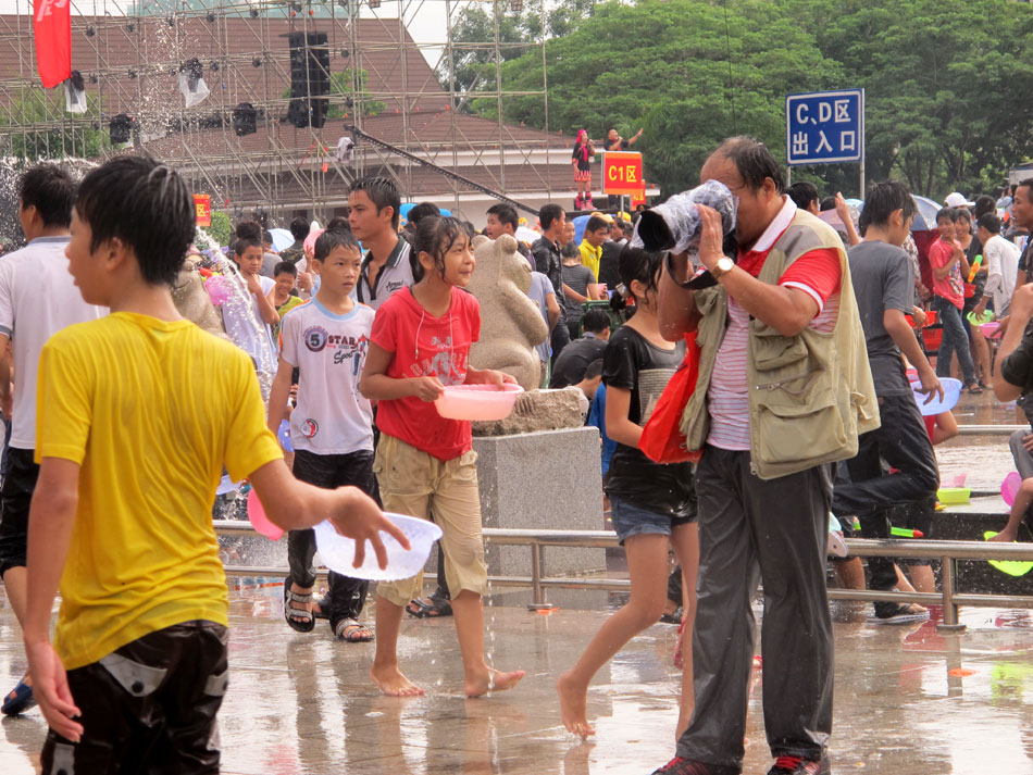 Hainan Seven Fairies Hot Spring Water Fun Day