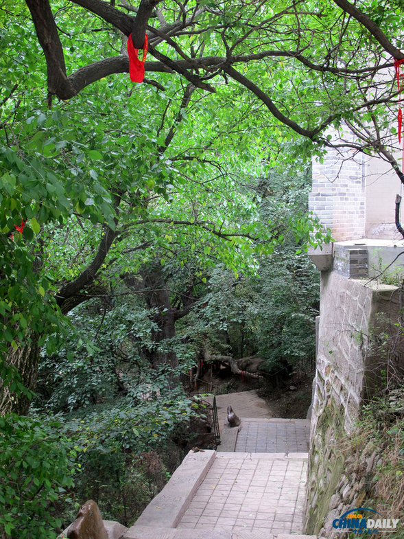 Sacred Taoist Mountain: Kongtong Mountain