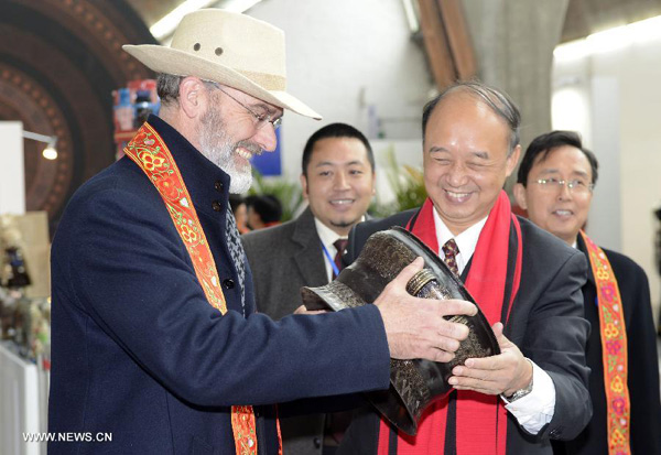 Guizhou National Folk Handicrafts show held in Beijing