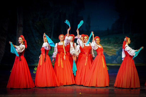 Russian dancers perform in China's Changchun